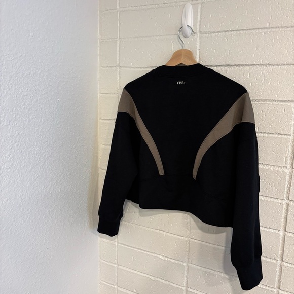 Abercrombie & Fitch YPB NeoKnit Mini Crew in Black - Picture 5 of 6